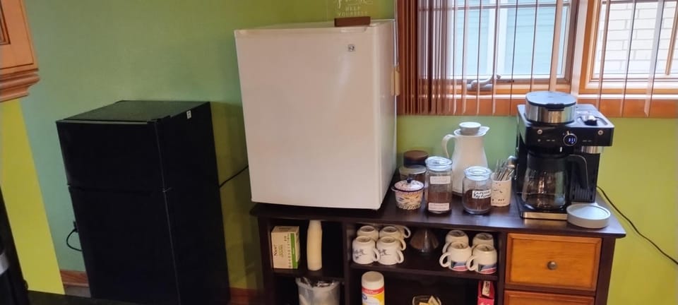 Coffee/tea facilities, Kitchen or kitchenette, Communal kitchen