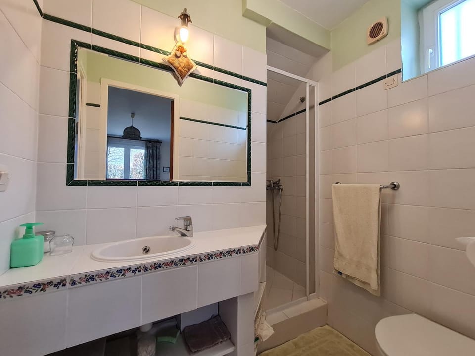 Chambres confortables avec salles d'eau privées et climatisation - FR-1-590-496 Bed and Breakfast in Centre-Val de Loire