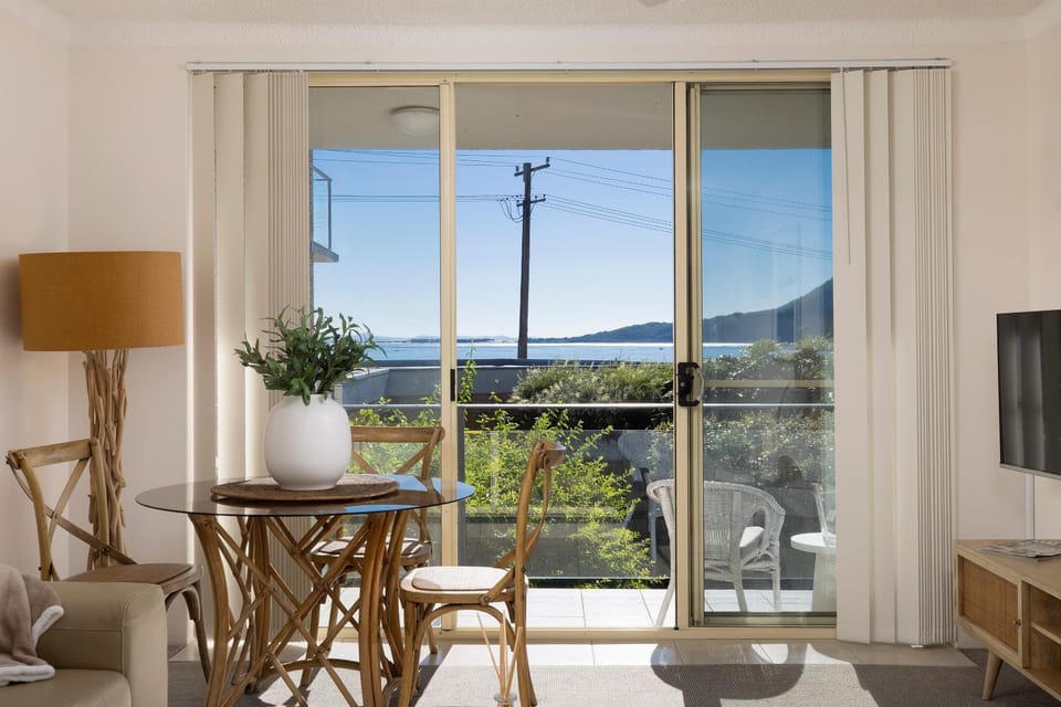 TV and multimedia, View (from property/room), Balcony/Terrace, Seating area, Dining area