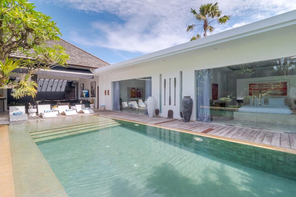 Gorgeous Tropical 3 Bed Pool Villa, 24hr Security Villa in North Kuta