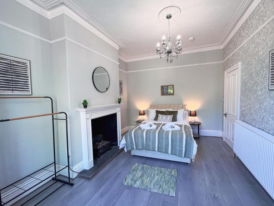 9 Beds, 5 bedrooms, large house House in Harrogate