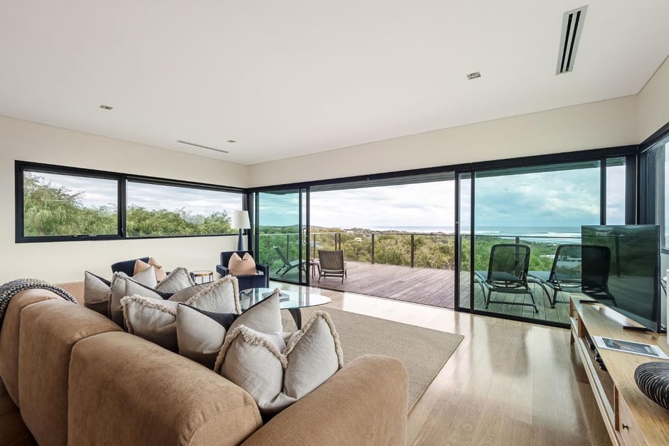 TV and multimedia, View (from property/room), Balcony/Terrace, Living room, Seating area