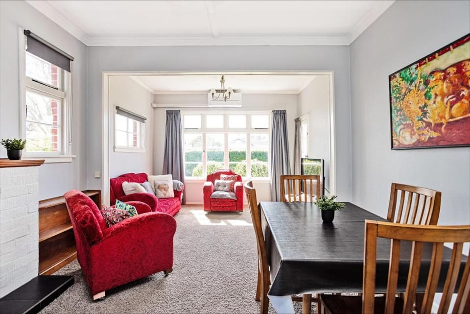 Avenal Retreat - Character Home Near Queens Park House in Invercargill