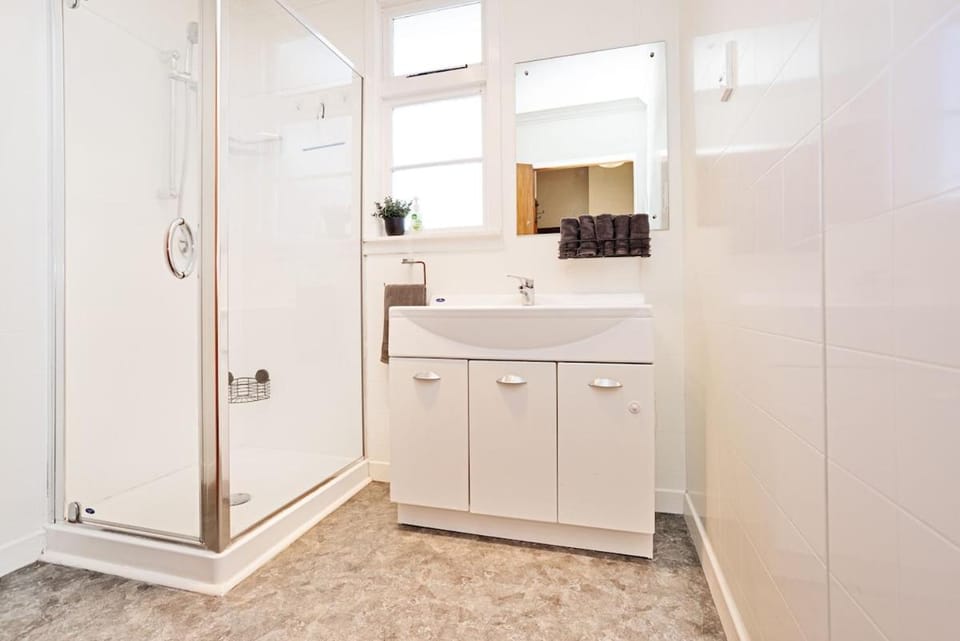 Avenal Retreat - Character Home Near Queens Park House in Invercargill