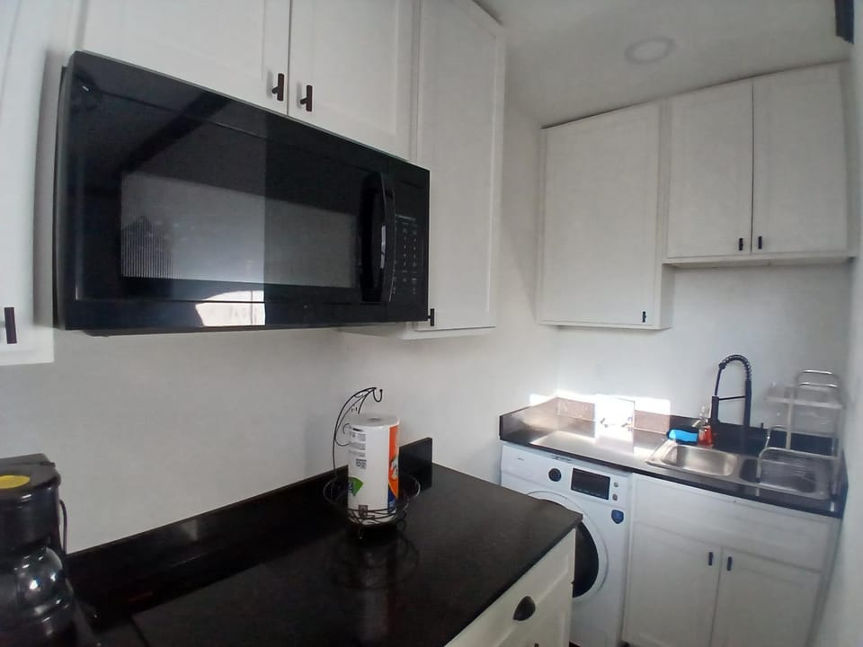 Cozy Retreat 1 Bed and Bath Apartment in San Antonio