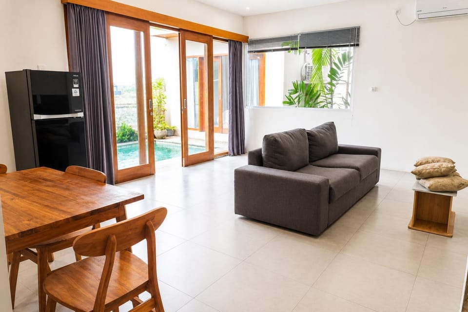 Kitchen or kitchenette, Living room, Seating area, Dining area, air conditioner
