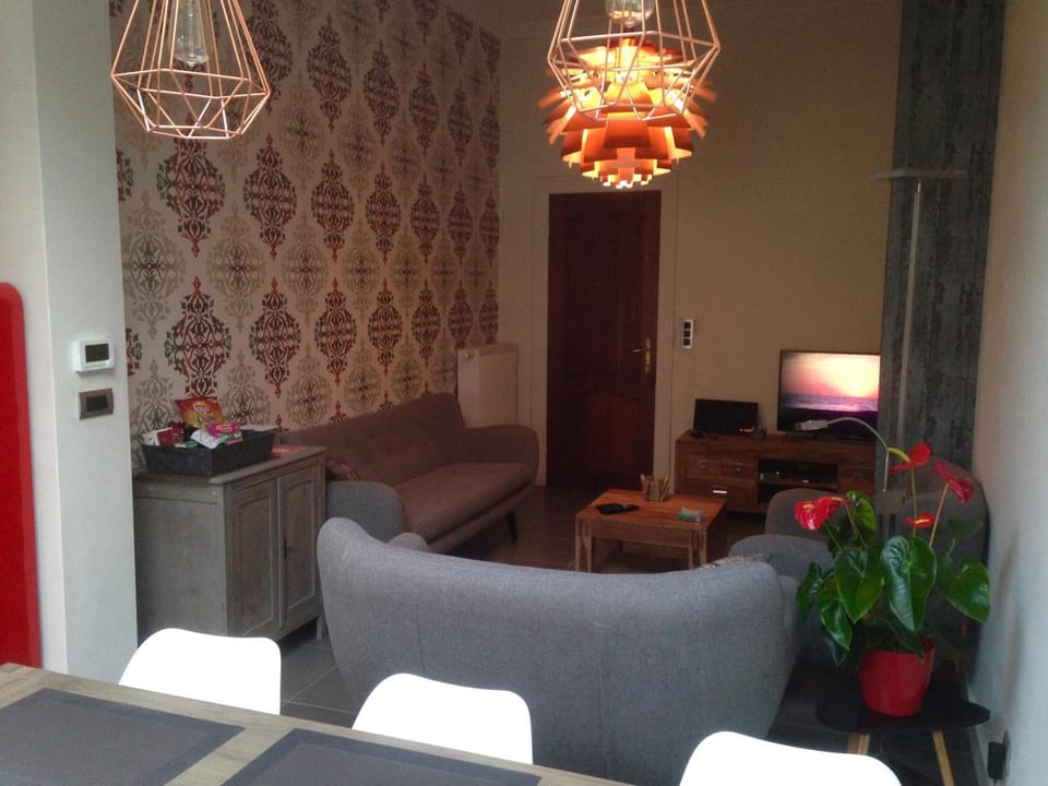 Communal lounge/ TV room, TV and multimedia, Living room, Seating area