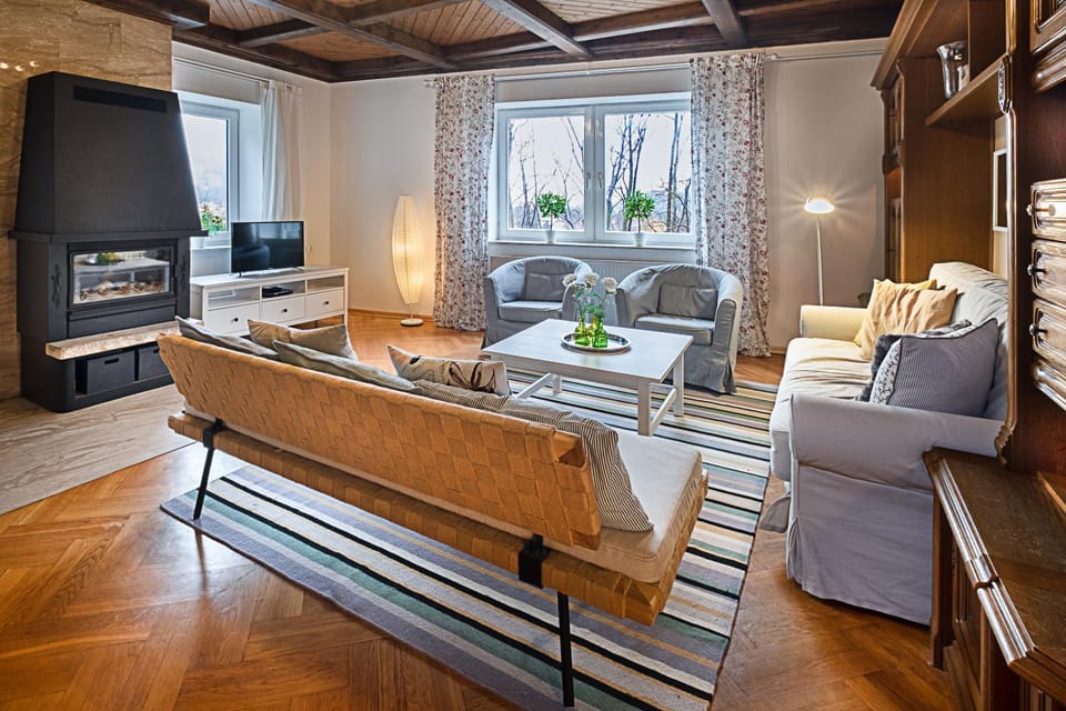 Living room, Seating area