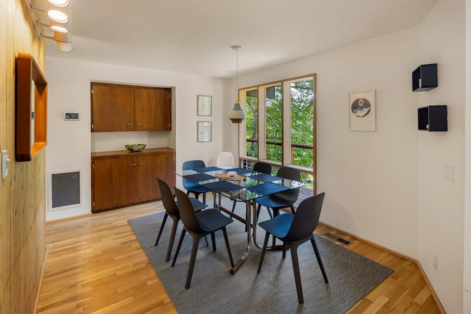The Meadowlark - Midcentury Gem Minutes from Campus home House in Eugene