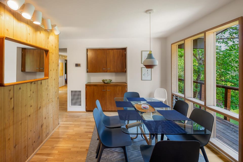 The Meadowlark - Midcentury Gem Minutes from Campus home House in Eugene