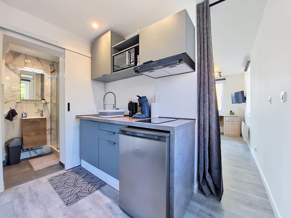 Kitchen or kitchenette, stove