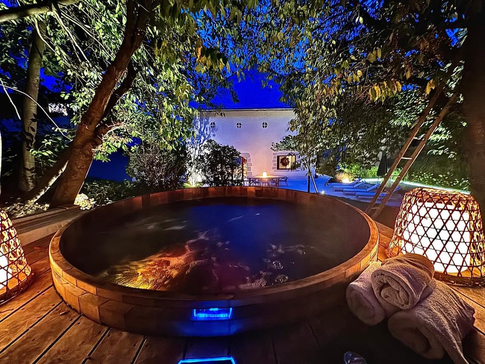 Woodloft, a unique place with an indoor pool! Villa in Sévrier
