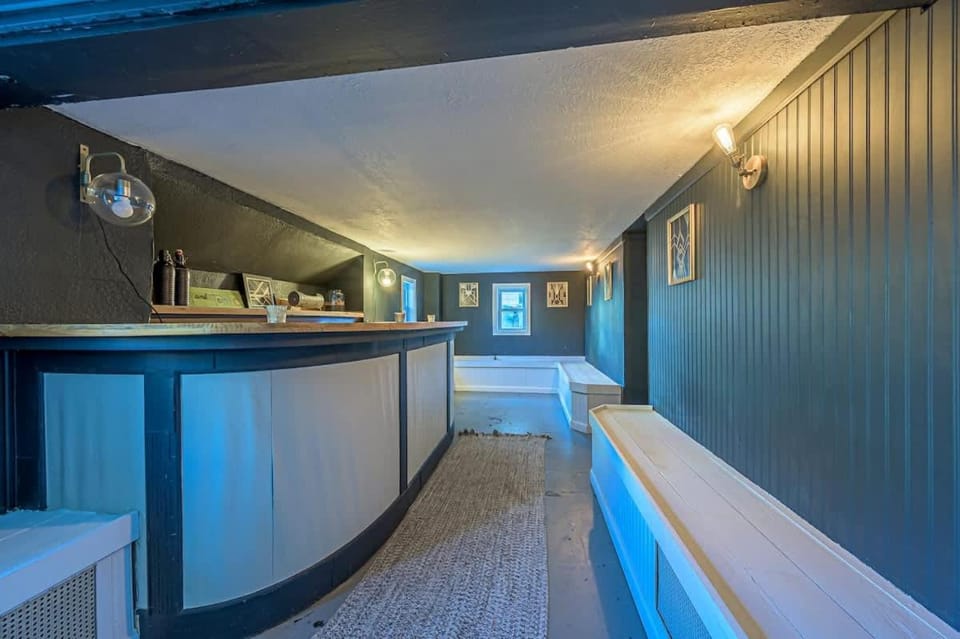 Speakeasy Hot tub 1920s Family Beach Home House in Ventnor City