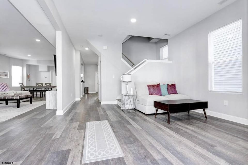 Ultimate Beach Tower - Beach Block 11bd Home House in Ventnor City
