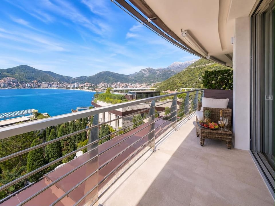 Patio, Nearby landmark, Day, Natural landscape, View (from property/room), Balcony/Terrace, Lake view, Mountain view, River view, Sea view
