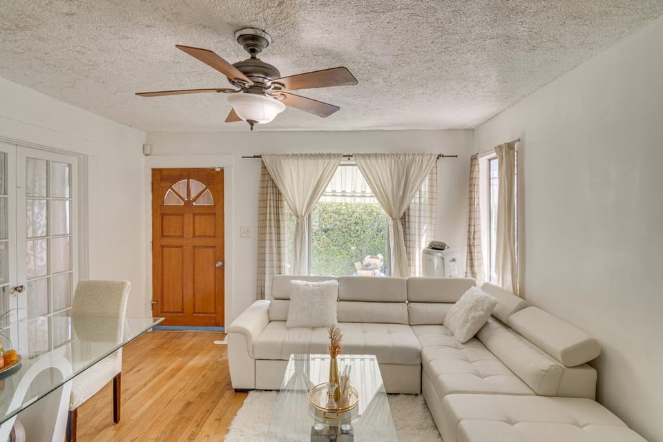 Convenient Van Nuys Base! 2 Separate Apts House in Van Nuys