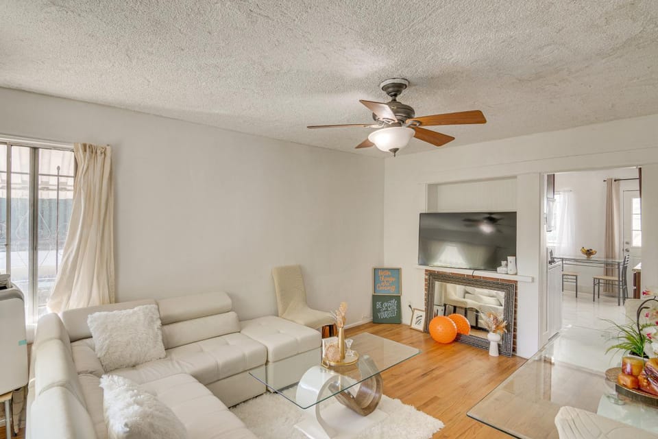 Convenient Van Nuys Base! 2 Separate Apts House in Van Nuys