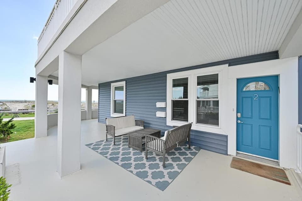 Unreal ocean Beach Pad - beachfront & boardwalk House in Ventnor City