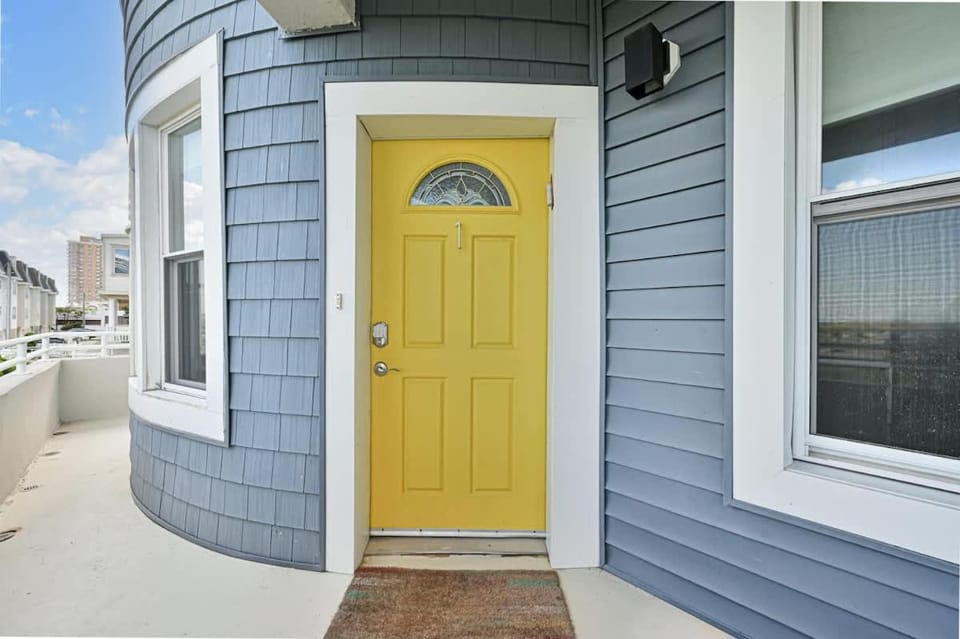 Custom beachfront beach pad - boardwalk walkout House in Ventnor City
