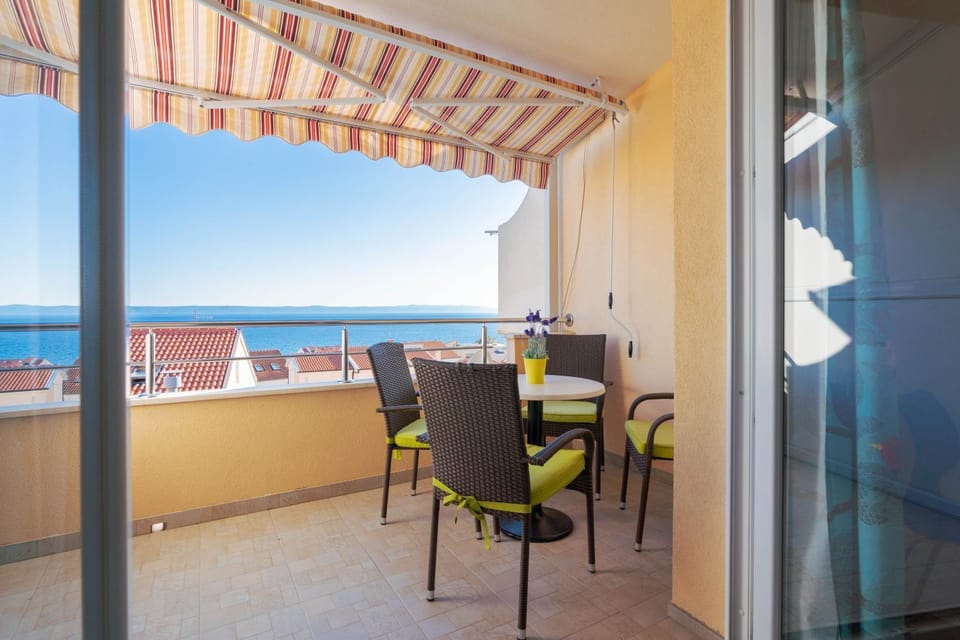 View (from property/room), Balcony/Terrace, Seating area, Sea view
