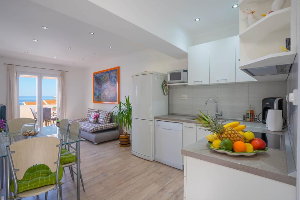 Kitchen or kitchenette, Living room, Dining area