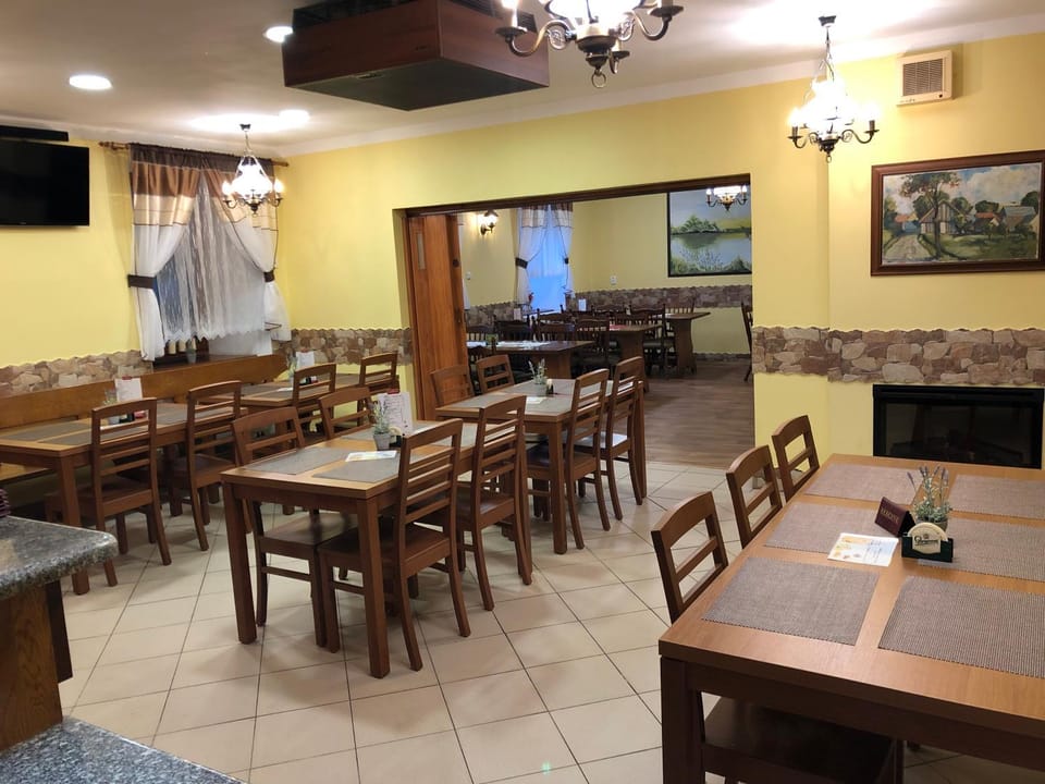 Restaurant/places to eat, Restaurant/places to eat