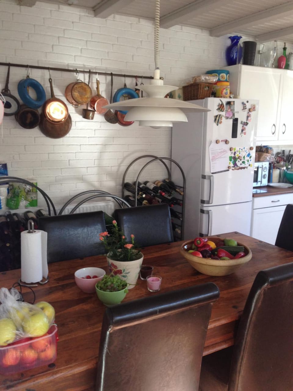 Kitchen or kitchenette, Food and drinks, Dining area, Communal kitchen, Family, stove