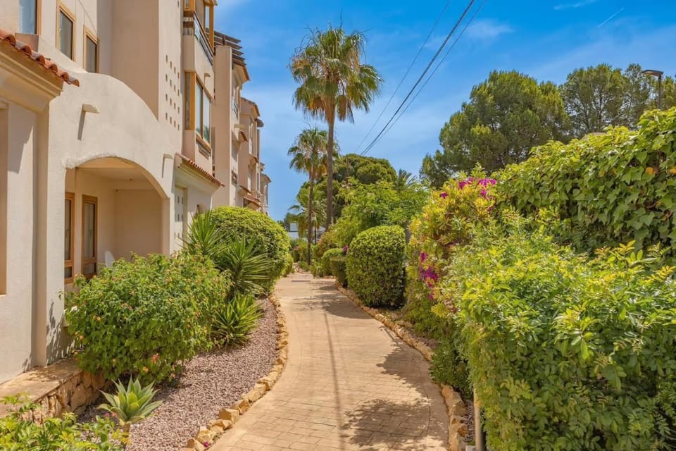 Albir Sea & Pool Apartment in Marina Baixa