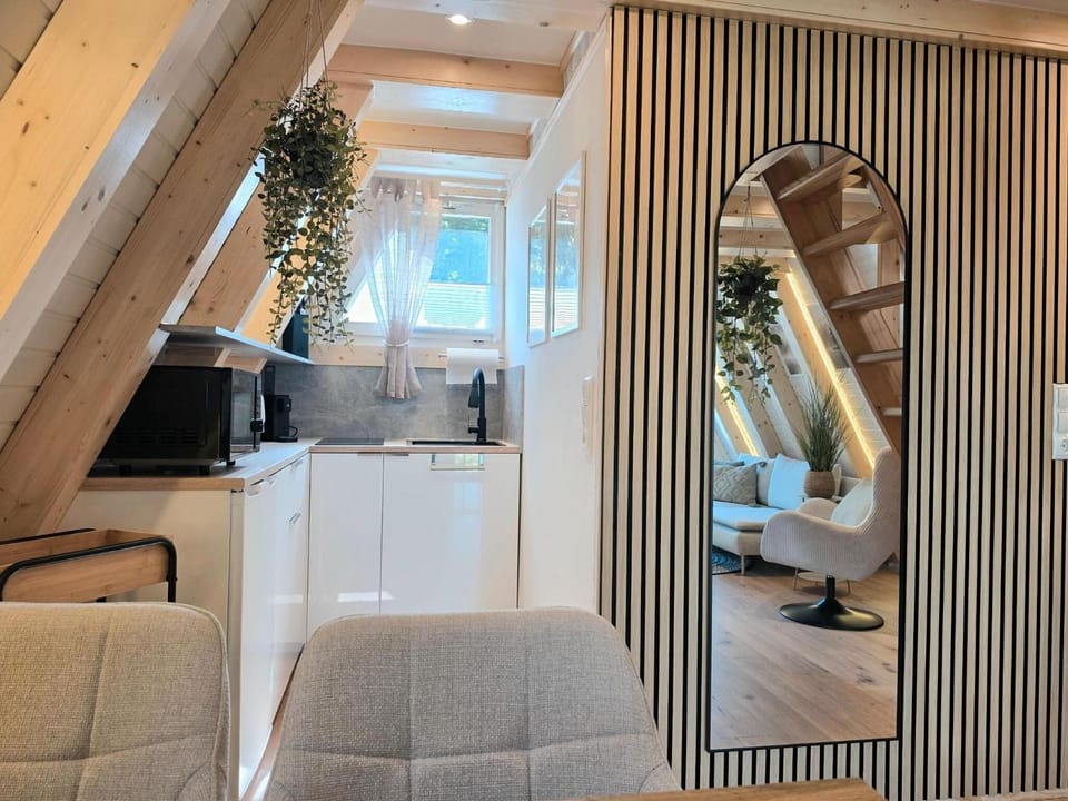 Kitchen or kitchenette, Seating area