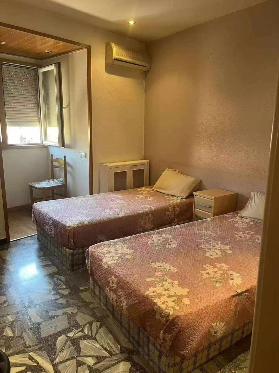 巴塞罗那华人民宿 Bed and Breakfast in Badalona