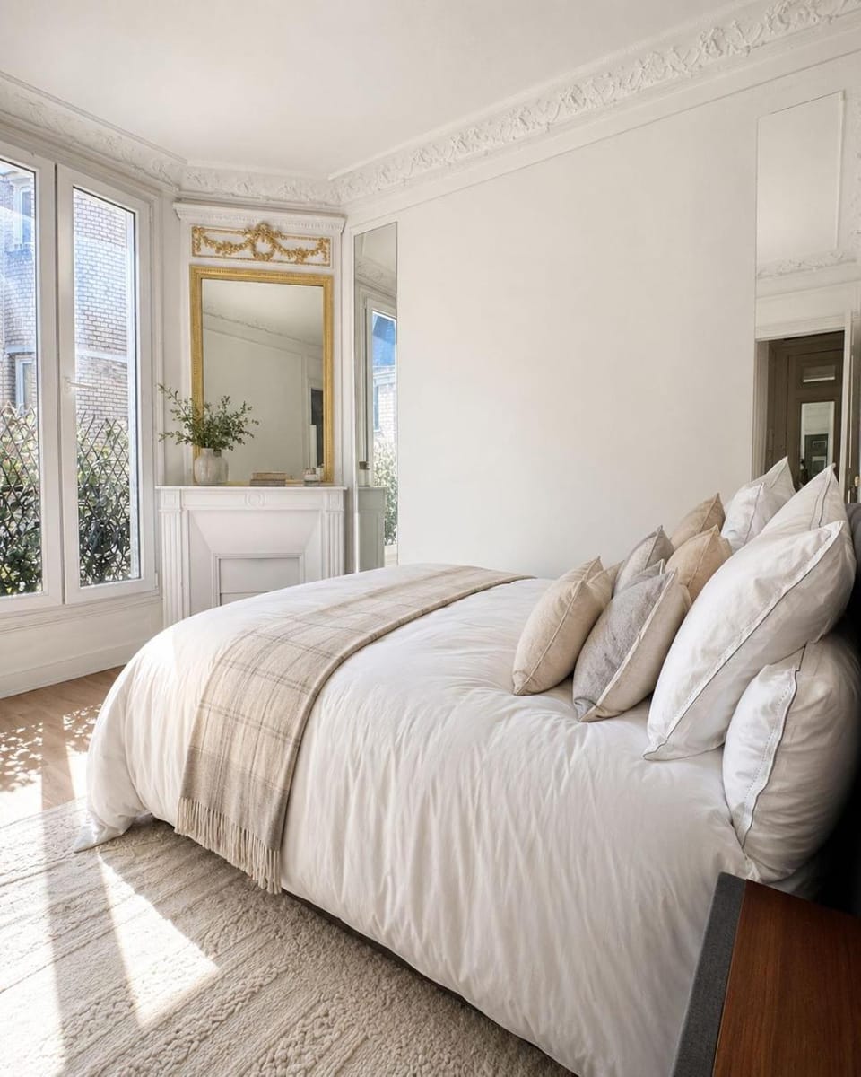 Elegant Haussmann style apartment with balcony Eiffel Tower view Apartment in Paris