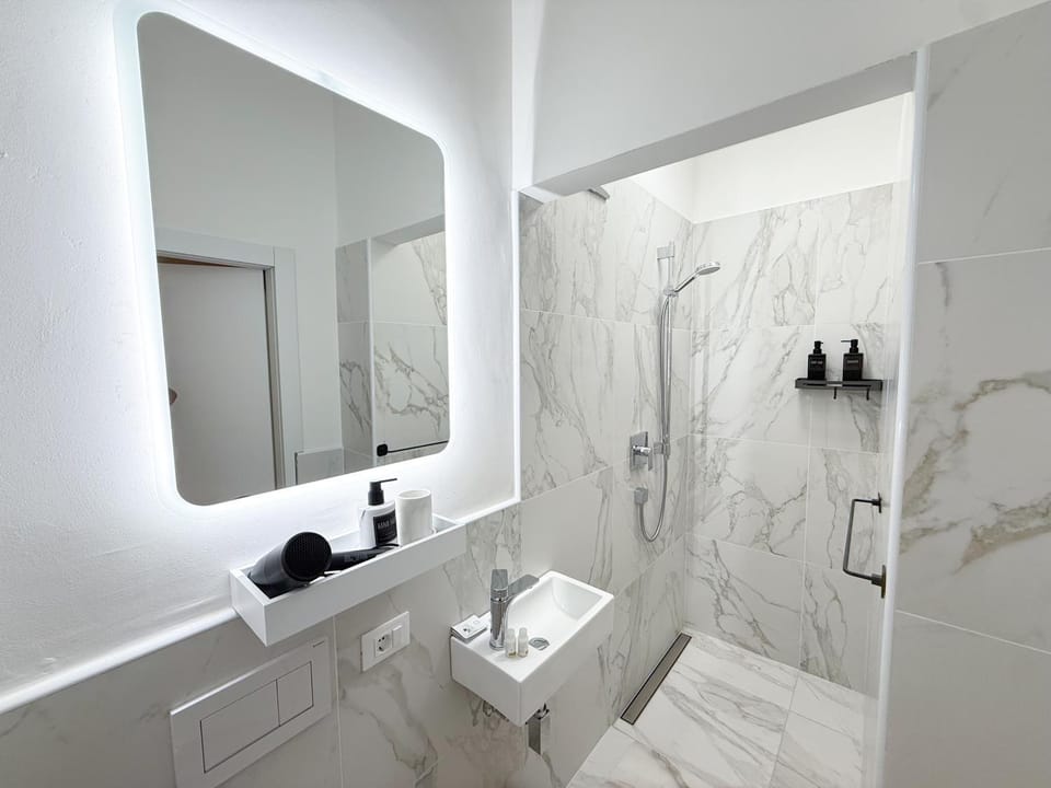 Alps Apartments I Viktory Rooms Bed and Breakfast in Bolzano