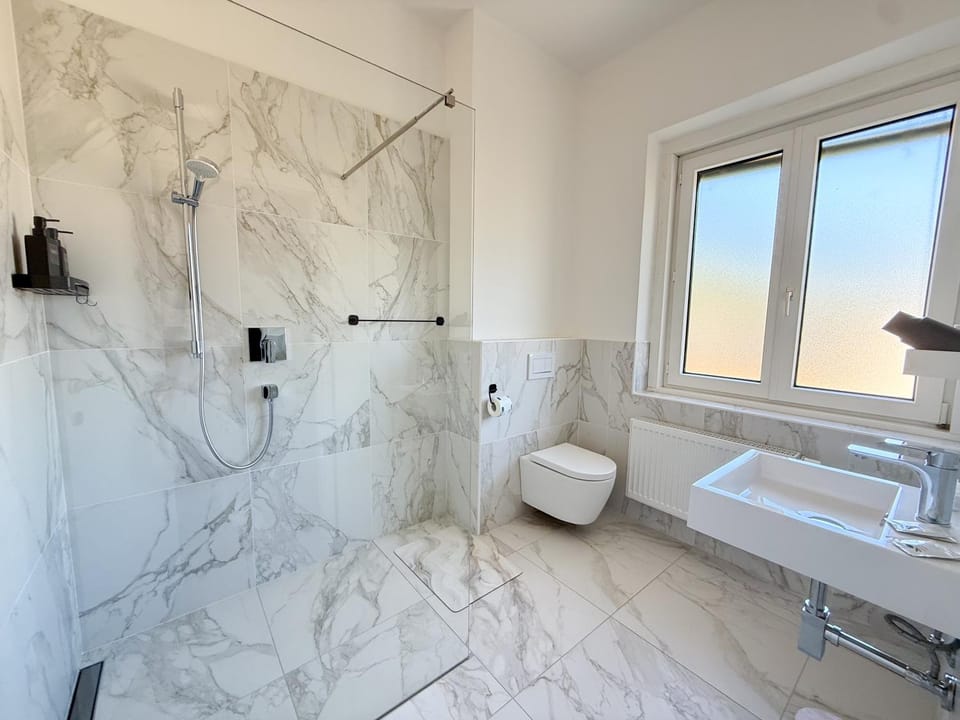 Alps Apartments I Viktory Rooms Bed and Breakfast in Bolzano