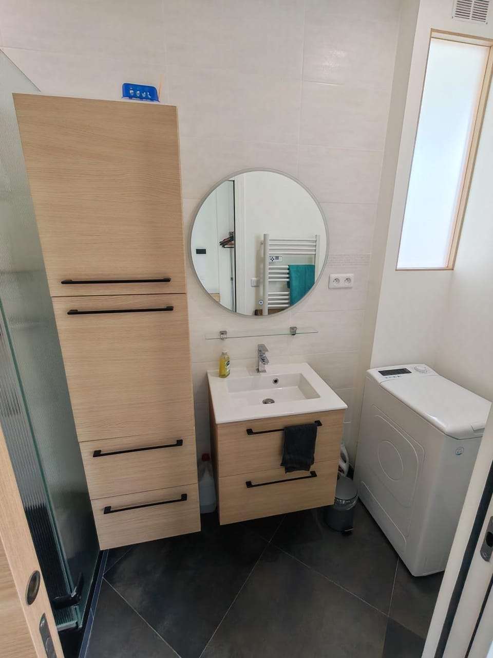 Bathroom, washing machine