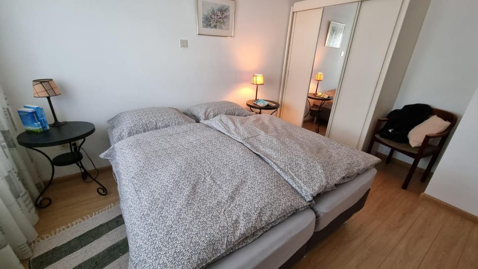 Bed, Photo of the whole room, Seating area, Bedroom