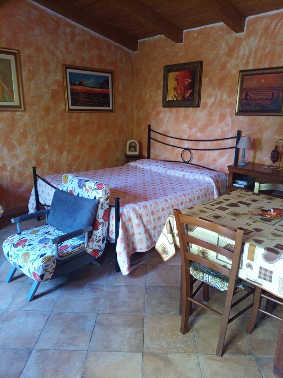 Photo of the whole room