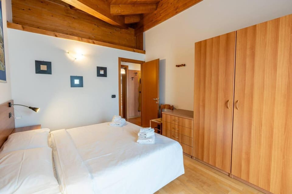 The Ski Stop Apartment & Free Park Apartment in Pinzolo