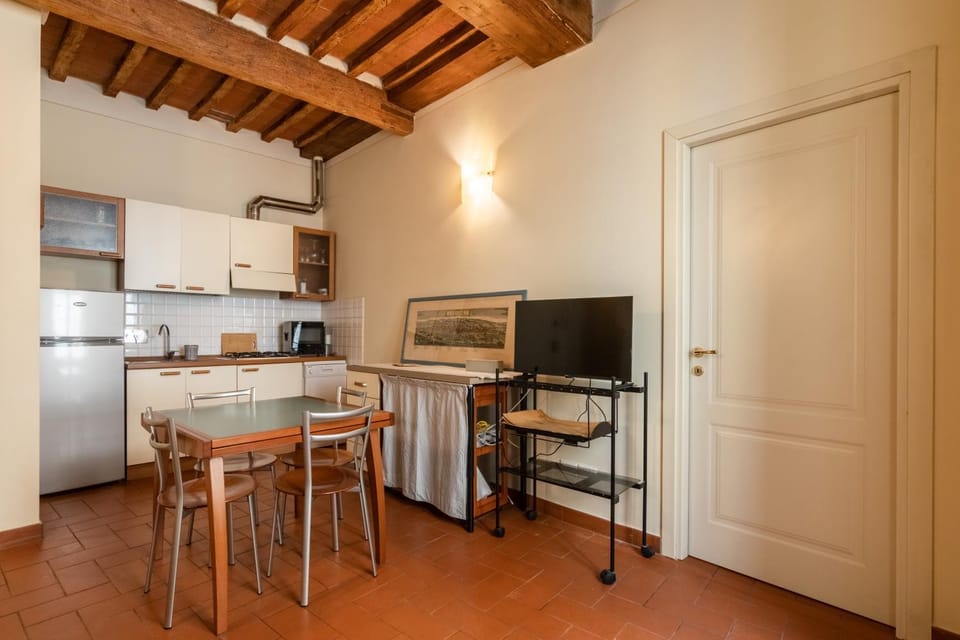 TV and multimedia, Kitchen or kitchenette, Dining area, dishwasher, toaster
