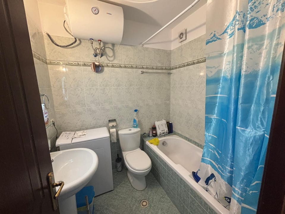Shower, Toilet, Bathroom, Bath, bidet, towels