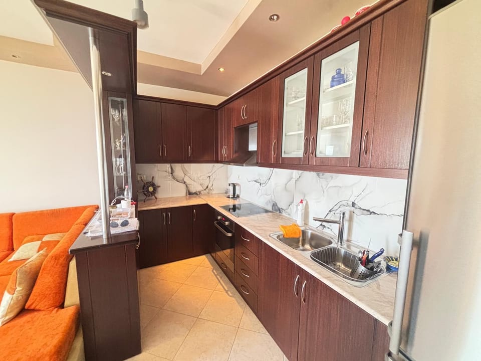 Kitchen or kitchenette, oven