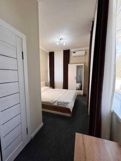 Bed, Photo of the whole room, Bedroom, internet, wardrobe, air conditioner