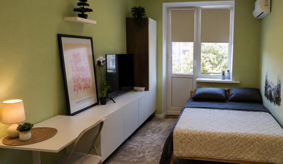 Bed, TV and multimedia, Photo of the whole room, Bedroom, wardrobe, air conditioner
