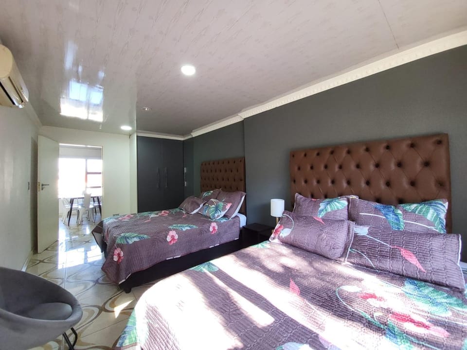 Meadway Mews Home House in Sandton