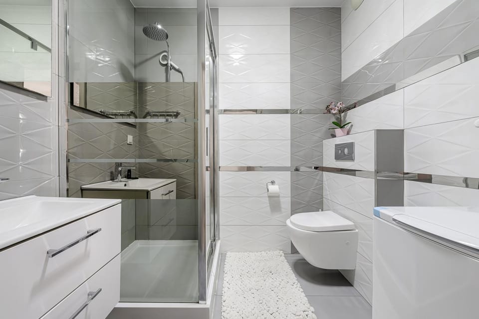 Shower, Toilet, Bathroom