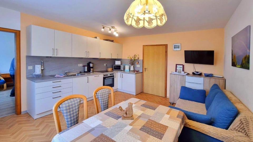TV and multimedia, Kitchen or kitchenette, Living room, Dining area