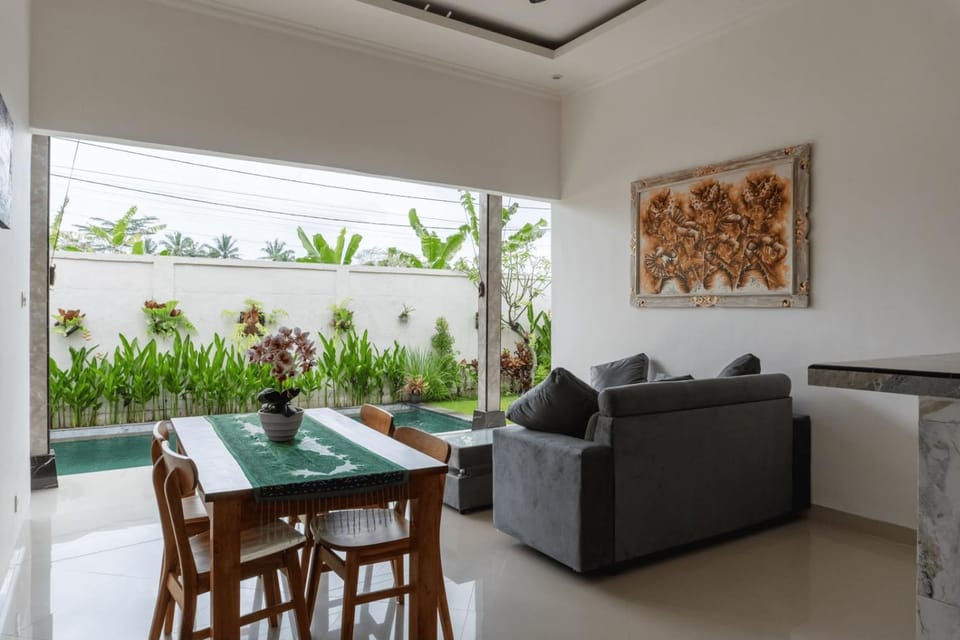 Garden, Living room