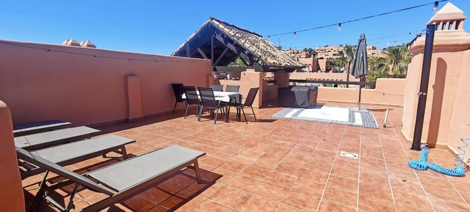 Patio, Day, Balcony/Terrace, Dining area