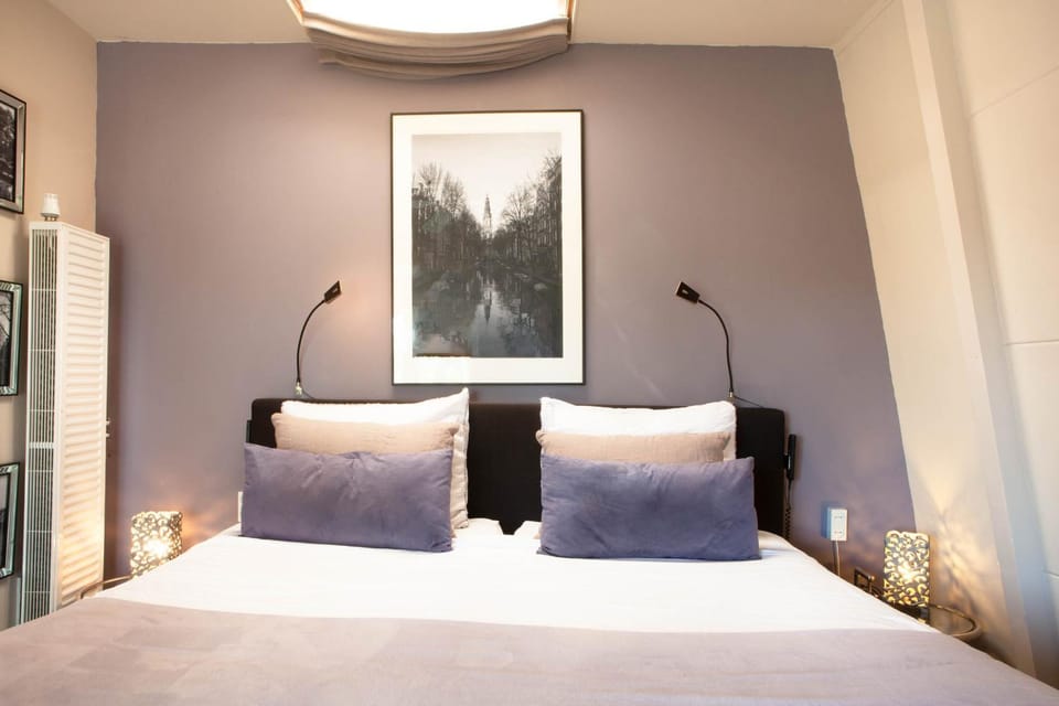 Zwanestein Canal House Bed and Breakfast in Amsterdam