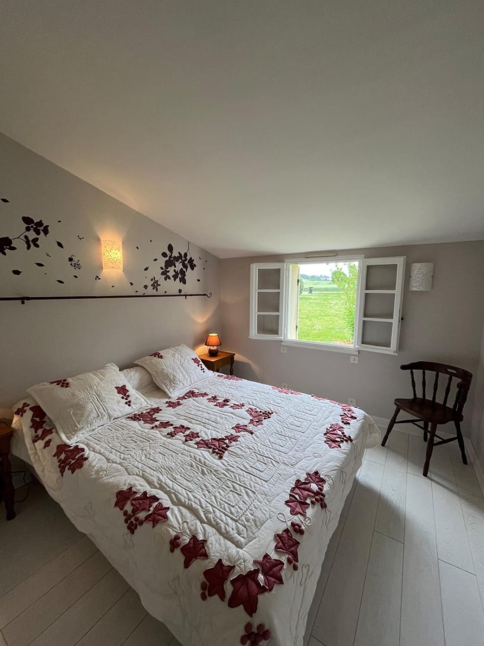 Photo of the whole room, Bedroom, towels