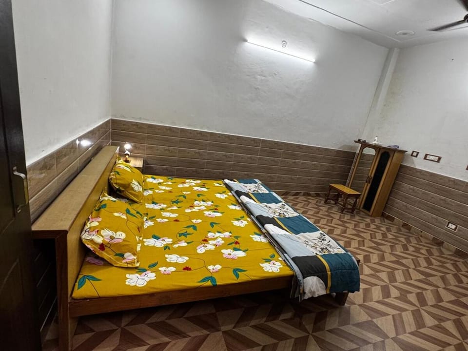 UP32 Homestay Spacious 2BHK nearby Medanta & palassio Villa in Lucknow